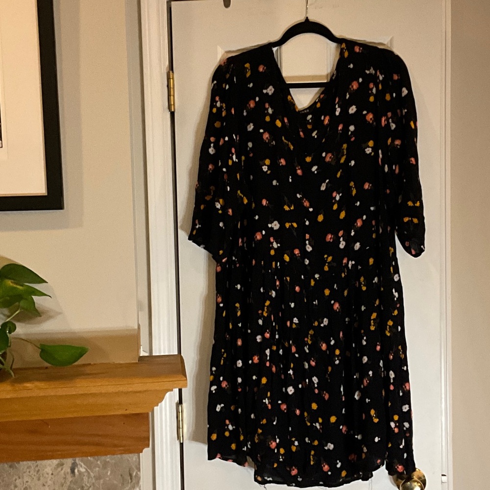 Navy Floral V-Neck Midi Dress with Short Sleeves
